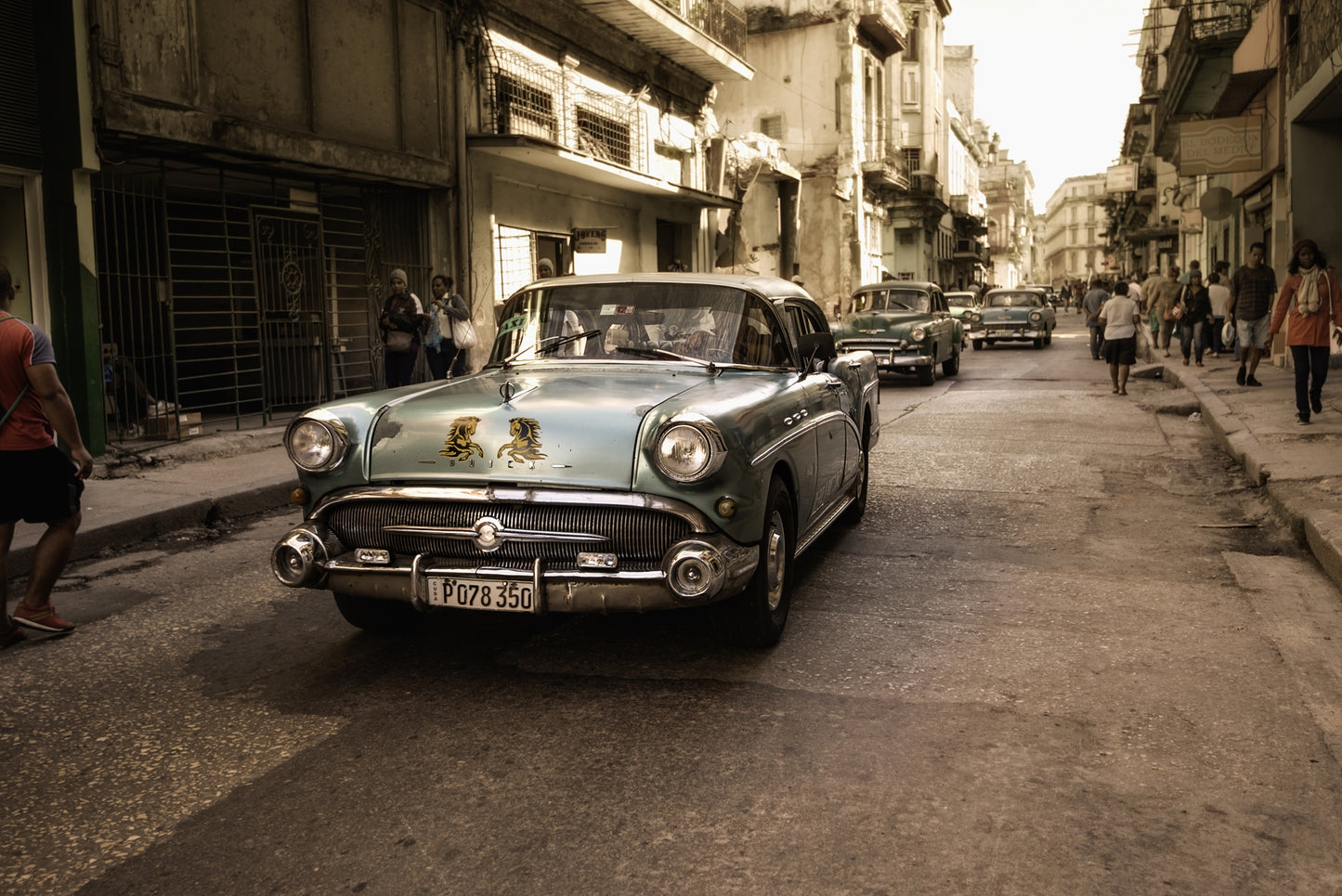 Photo Art Wall Mural-CARS IN CUBA-(6559)-NON WOVEN-Wallpaper-Car Street Life XXL